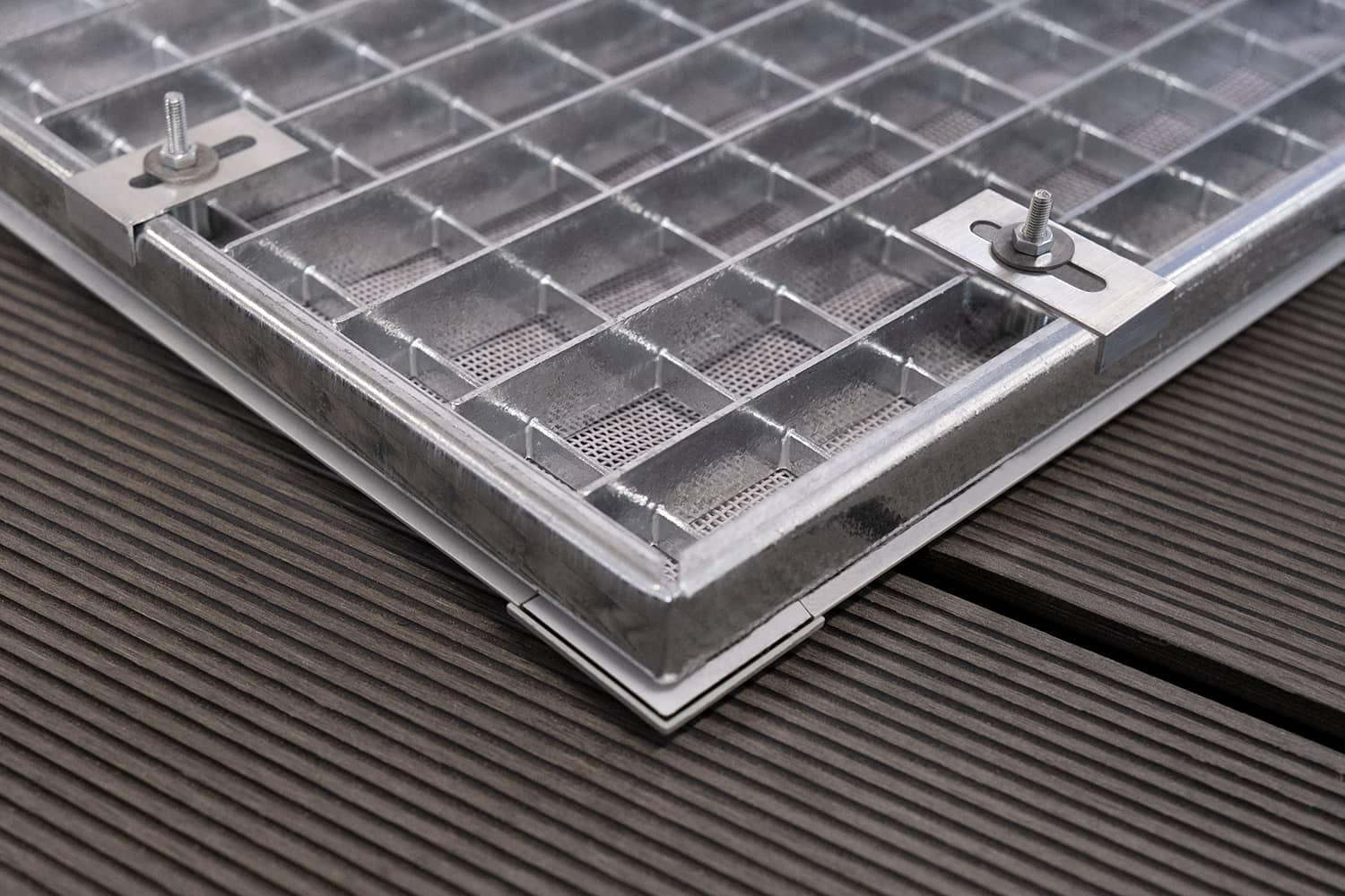 Lichtschachtabdeckung "COMFORT", grauer Rahmen - Haustiergewebe aus Fiberglas